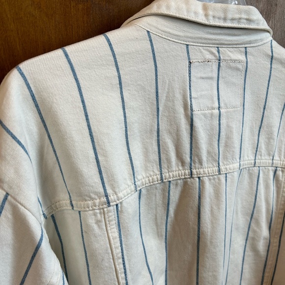 American Eagle white (blue stripe) Jacket S/M - Picture 5 of 6